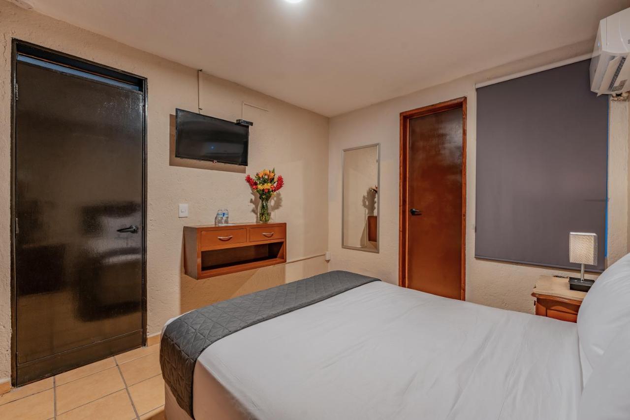 Hotel Brisas 5A Av, Плая-дель-Кармен Экстерьер фото